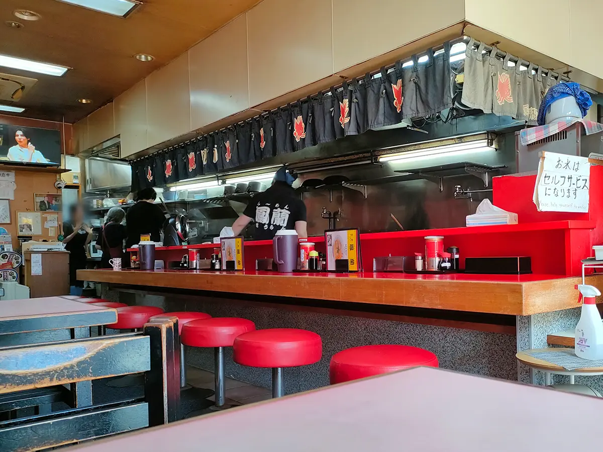 鳳蘭　函館　店内