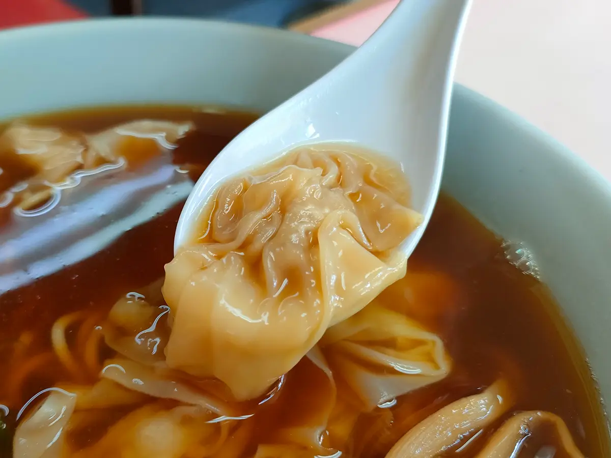 鳳蘭　ワンタンメン　正油　ワンタン