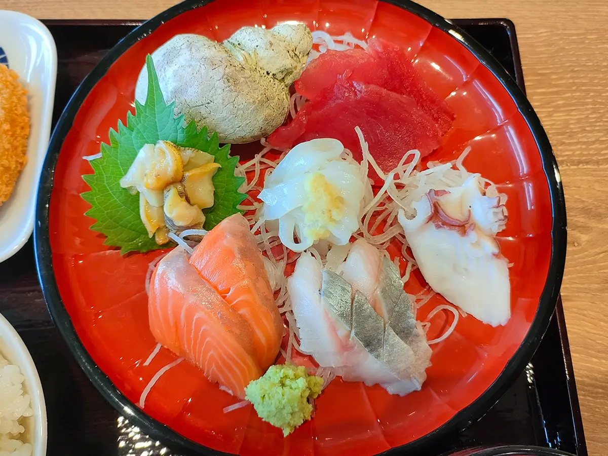 函館グルメポート 函館空港 フードコート 函館ダイニング雅家 雅家函館刺身定食 刺身