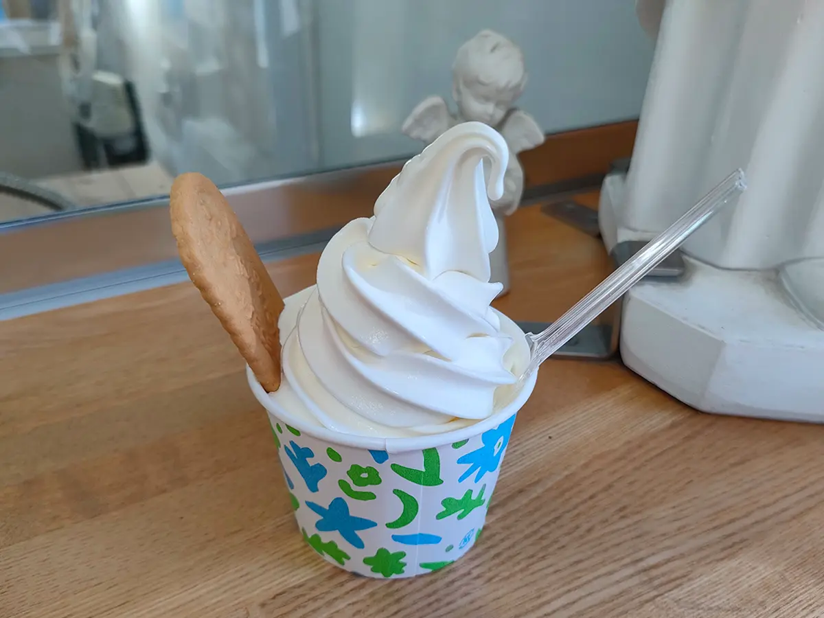 トラピスト修道院　ソフトクリーム　カップ